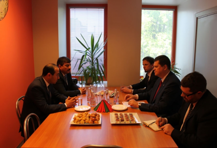 阿塞拜疆与拉脱维亚探讨两国地方政府机关之间合作前景