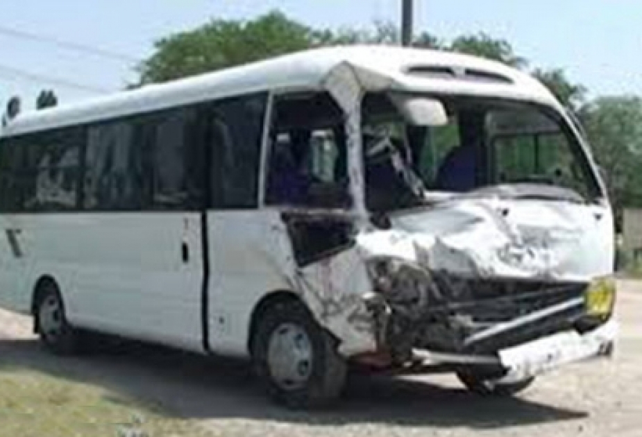 Xızıda tələbələri daşıyan avtobus aşıb, 2 nəfər ölüb, 21 nəfər yaralanıb
