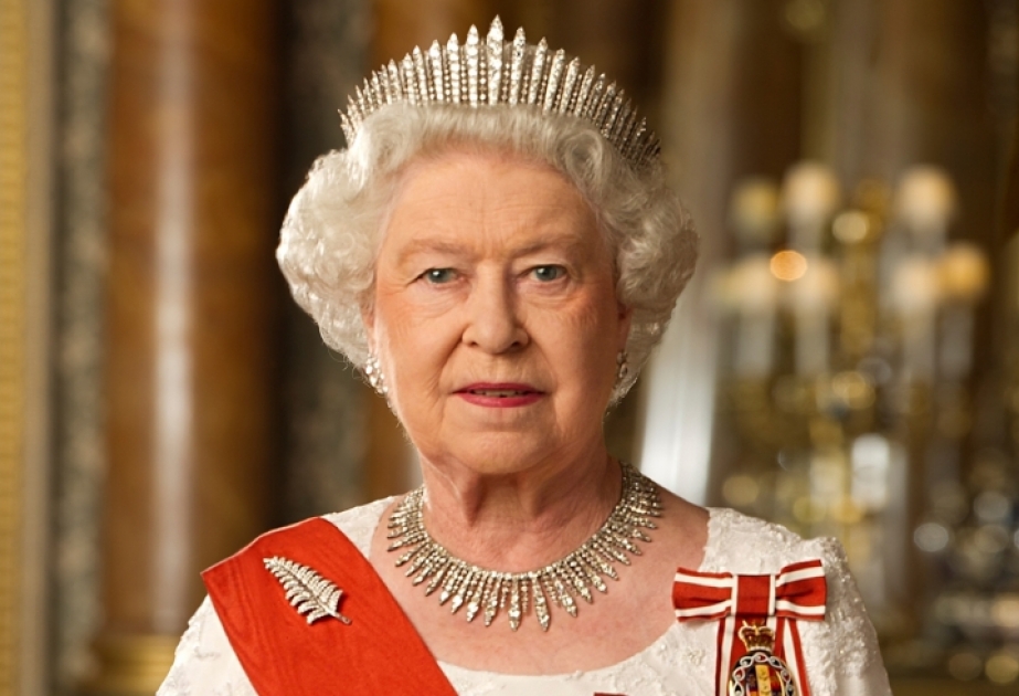 Kraliça II Elizabetin “rəsmi” 90 illiyi qeyd olunur VİDEO