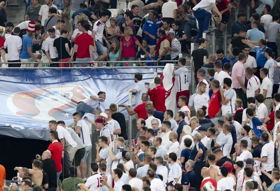 Russia fans break into English sector, violence erupts after Euro 2016 draw