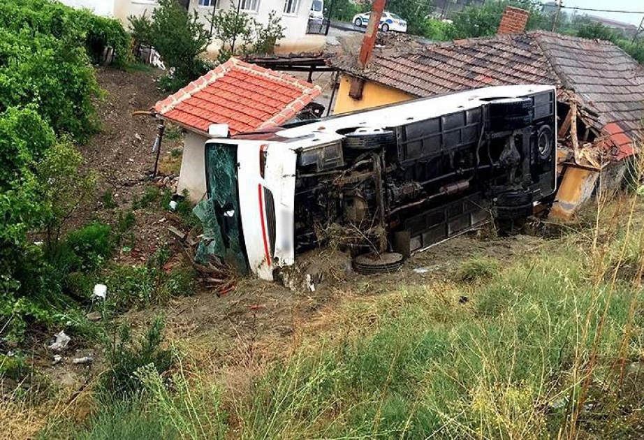 سقوط حافلة كانت تقل تلاميذ مدارس في تركيا
