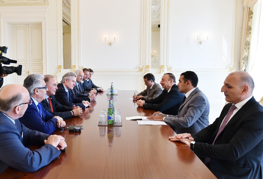 Präsident Ilham Aliyev empfängt Delegation um den Präsidenten des Vereins der Freunde von Aserbaidschan in Frankreich VIDEO