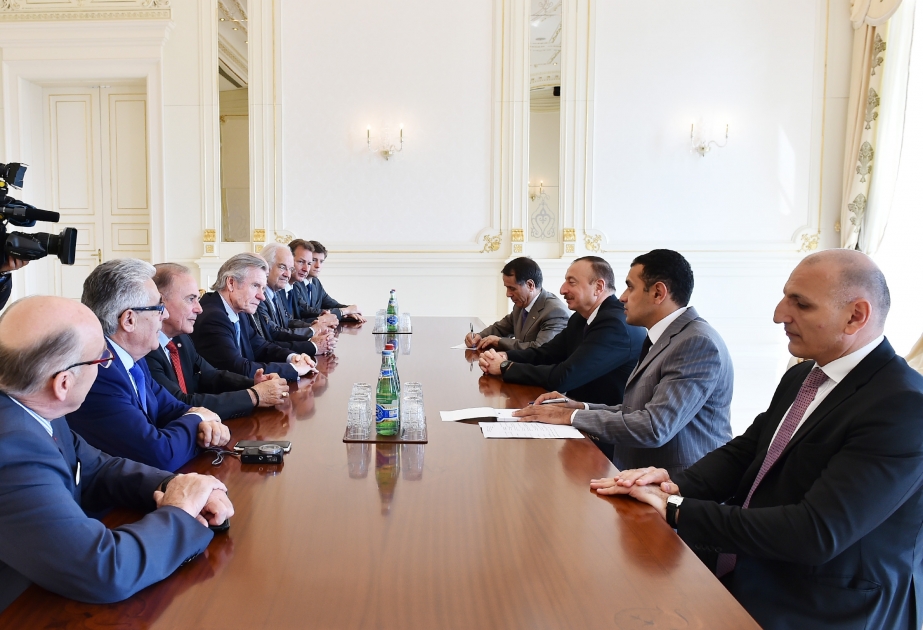 阿塞拜疆总统伊利哈姆•阿利耶夫接见法国阿塞拜疆友好协会主席为首的代表团
