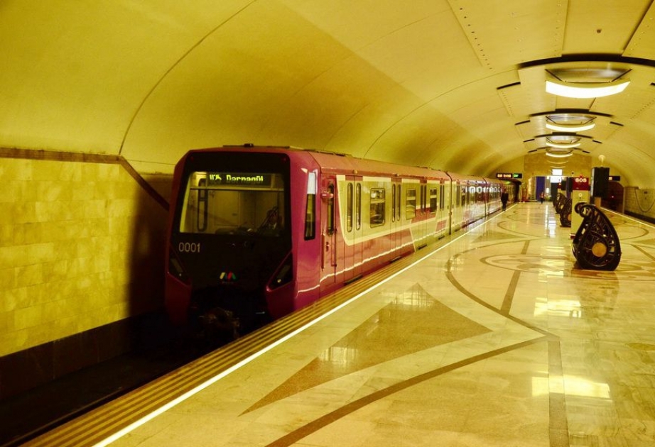 Поезда в бакинском метро перешли на летний график