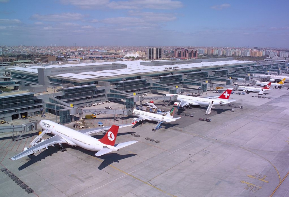 Самолет AZAL приземлился в Стамбульском аэропорту Ататюрк