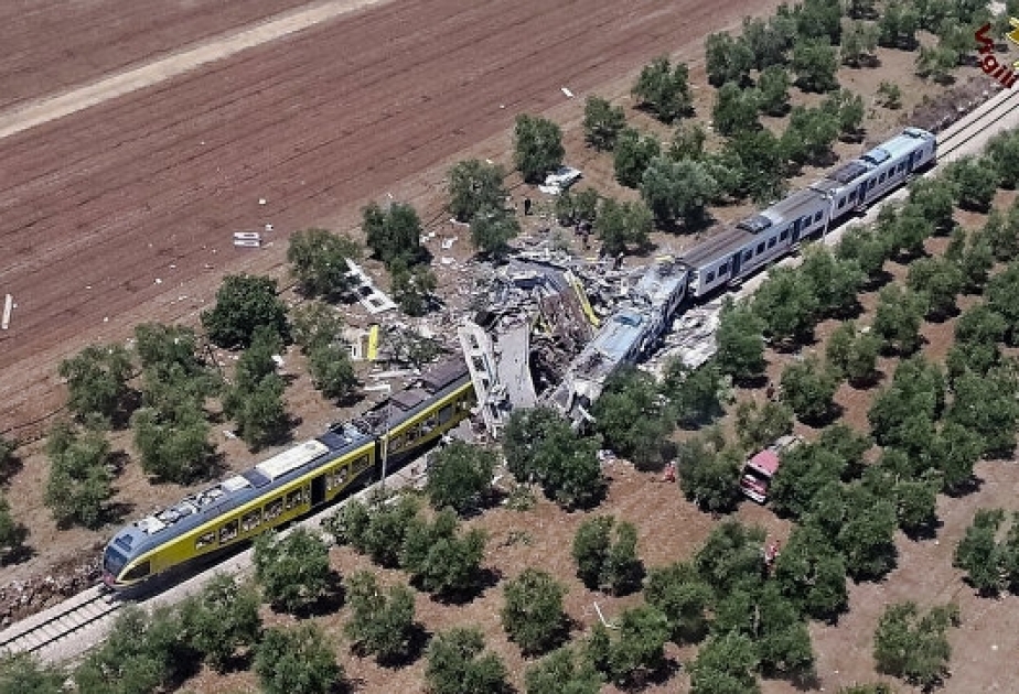 意大利两列火车相撞致11人遇难