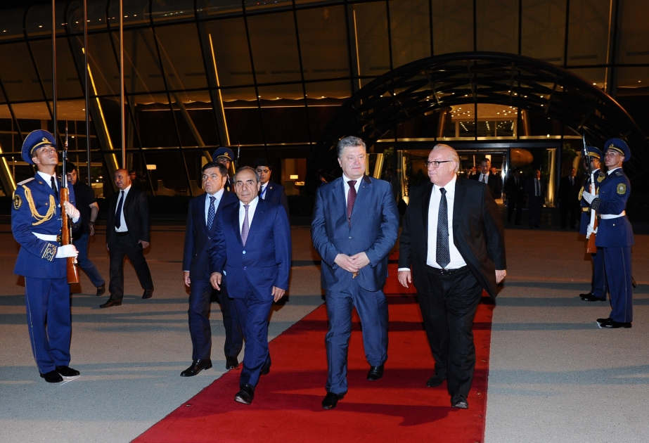Le président ukrainien Petro Porochenko termine sa visite en Azerbaïdjan