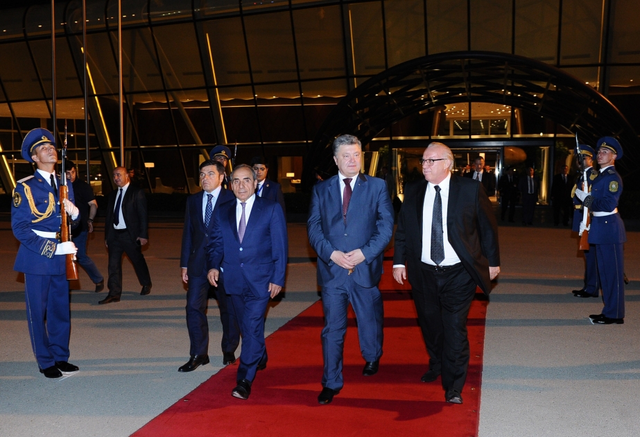 بيترو بوروشينكو ينهي زيارته الرسمية إلى أذربيجان
