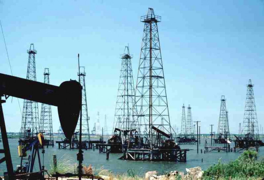 النفط الأذربيجاني يباع بقيمة أكثر من 49 دولارا