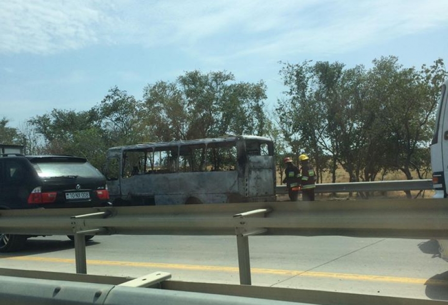 Abşeron rayonunda sərnişin avtobusu yanıb