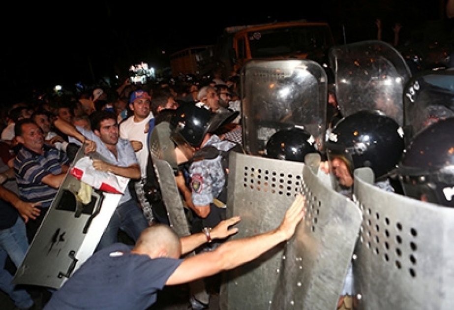 Demonstranten und Polizei prallen in Eriwan aufeinander