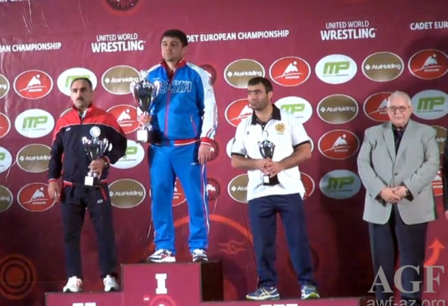 阿塞拜疆自由式摔跤选手在欧洲锦标赛团体比赛中排名第二