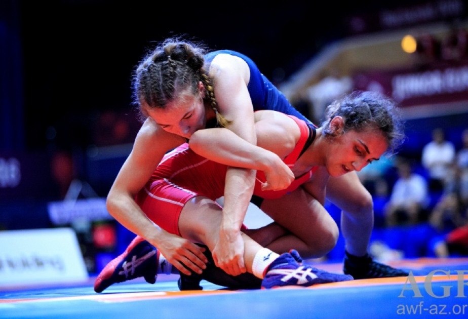 Junior Azerbaijani female wrestlers to vie for European medals