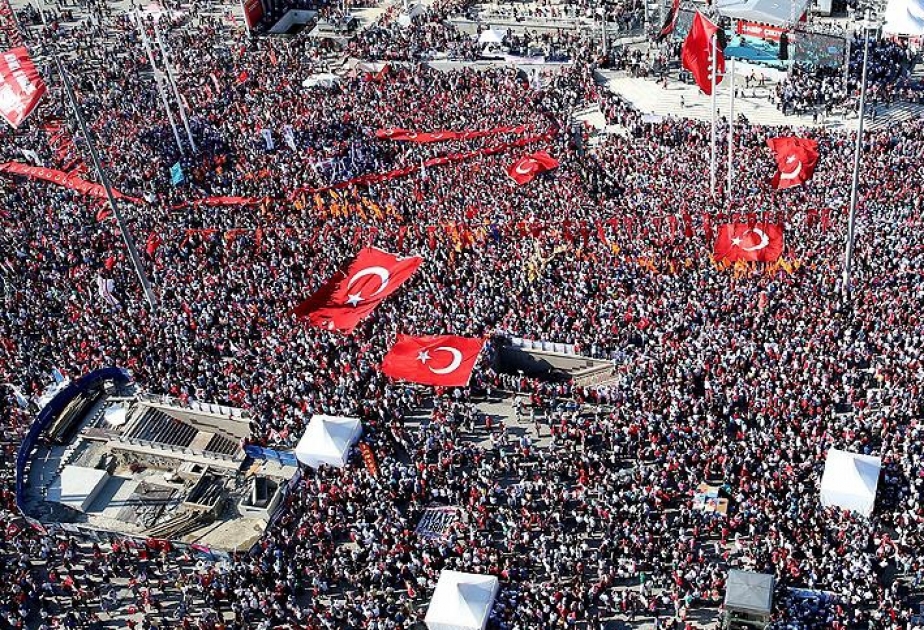İstanbulda respublika və demokratiyaya dəstək mitinqi keçirilir