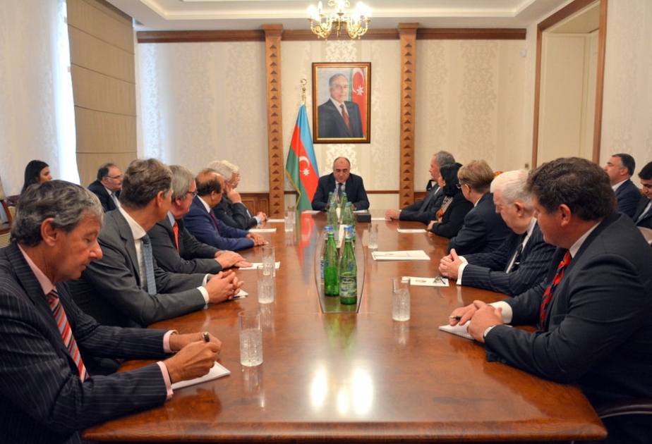 阿塞拜疆与英国探讨双方关系发展前景