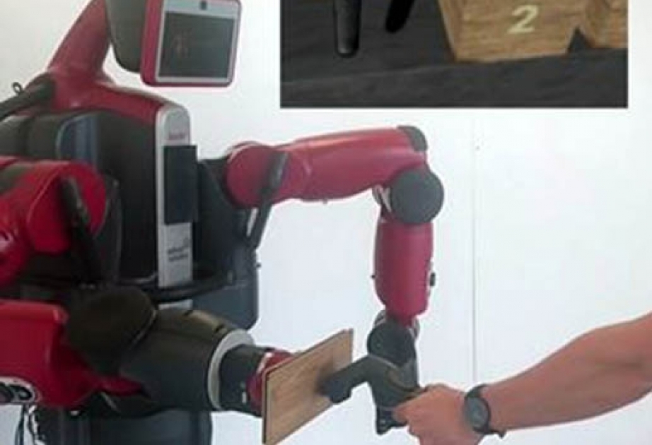 Sənaye robotu virtual reallığı hissolunan edib
