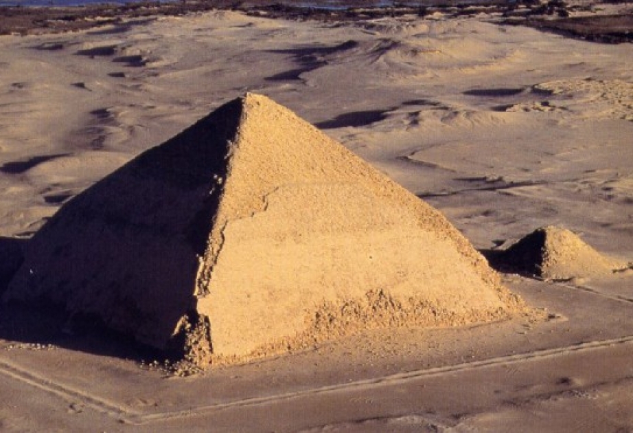 Alimlər dünyanın hər yerində sirli piramidalar aşkar edirlər