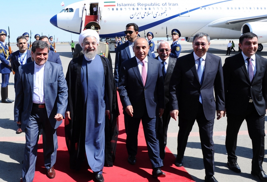 伊朗总统哈桑•鲁哈尼抵达阿塞拜疆开始对我国进行正式访问