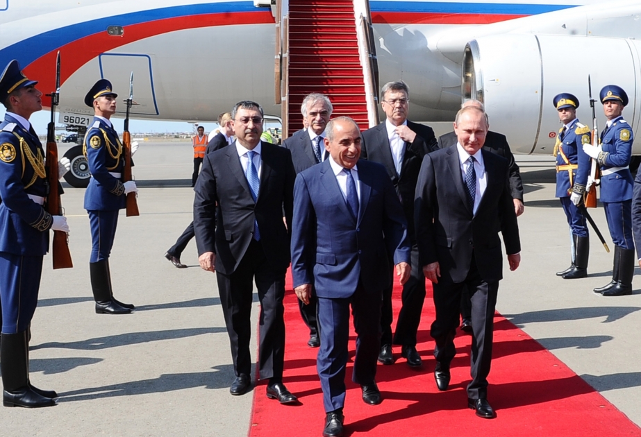 俄罗斯总统弗拉基米尔•普京抵达阿塞拜疆开始对我国进行正式访问
