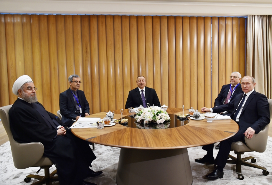 阿塞拜疆、伊朗和俄罗斯三国总统会晤在巴库举行
