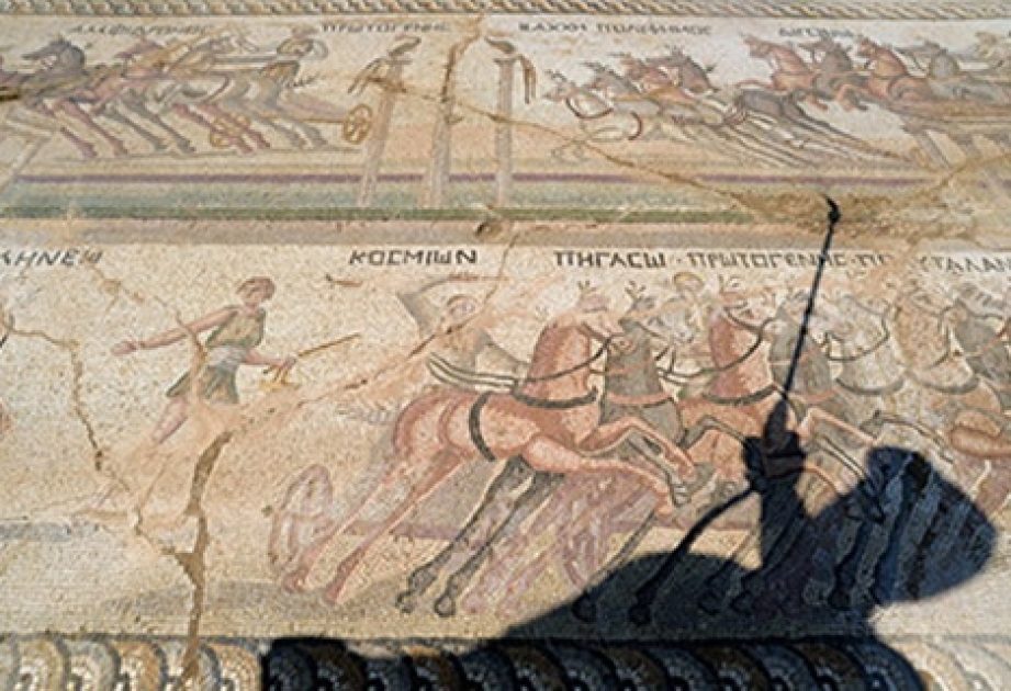 Kiprdə üzərində Roma at yarışları təsvir olunan mozaika tapılıb