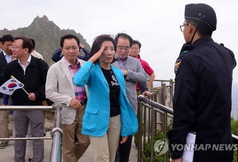 Koreyalı deputatların Takeşima adalarına səfəri rəsmi Tokionun etirazına səbəb olub