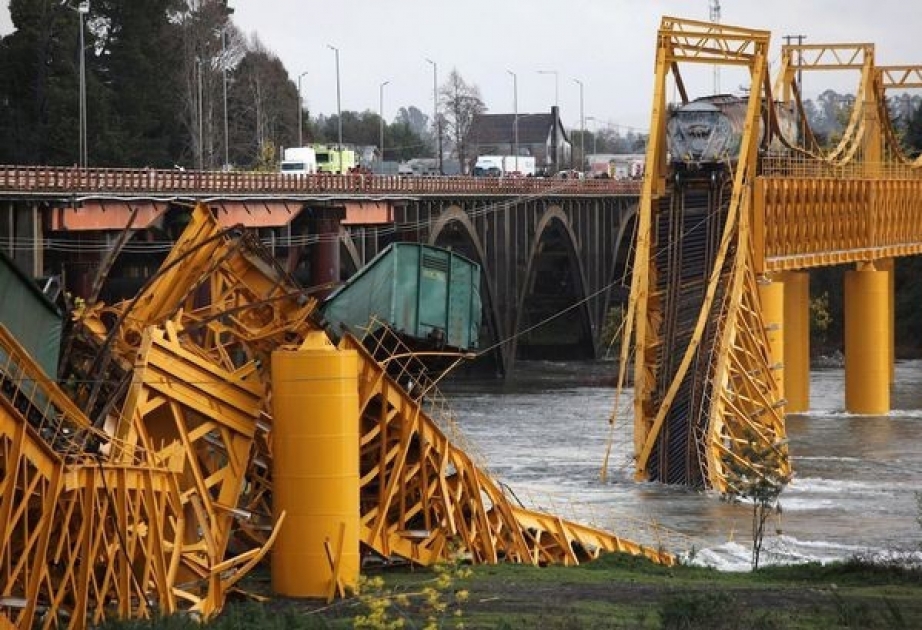 Chile: Zug mit Chemikalien stürzt in Fluss