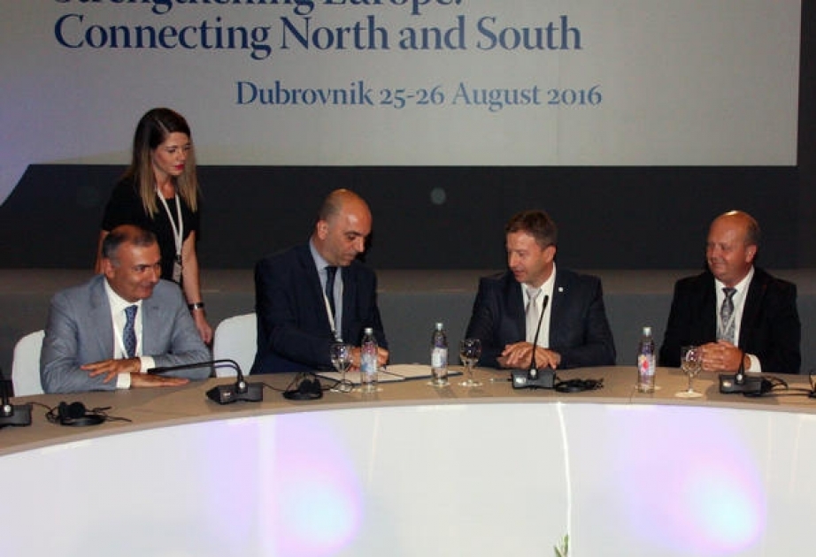 SOCAR signs MoU on Ionian-Adriatic pipeline with four European countries