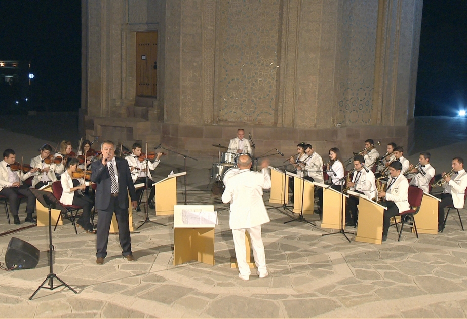 Naxçıvan Dövlət Filarmoniyasının Estrada Orkestri konsert proqramı ilə çıxış edib