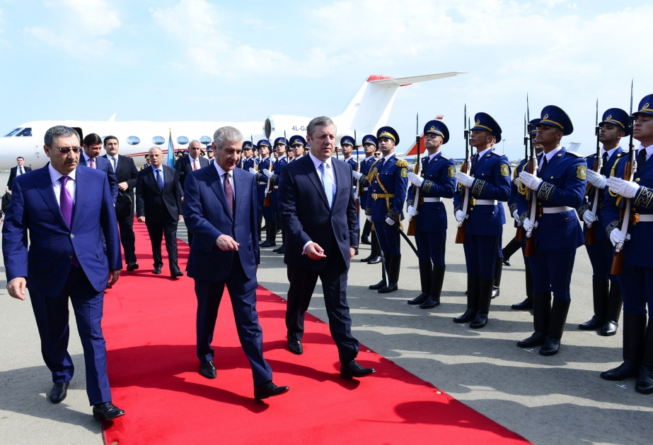 格鲁吉亚总理乔治•克维利卡什维利抵达阿塞拜疆并进行访问