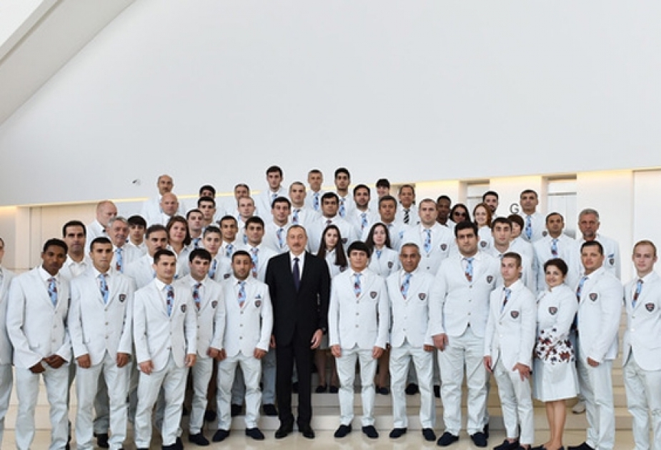 Azerbaijani President awards members of national Olympic team