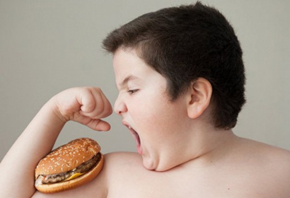 Ученые выяснили, почему подростки внезапно толстеют