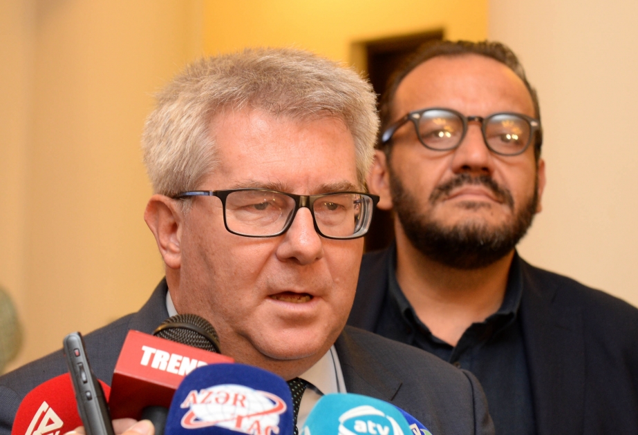 Ryszard Czarnecki : Nous respecterons les résultats du référendum qui aura lieu en Azerbaïdjan