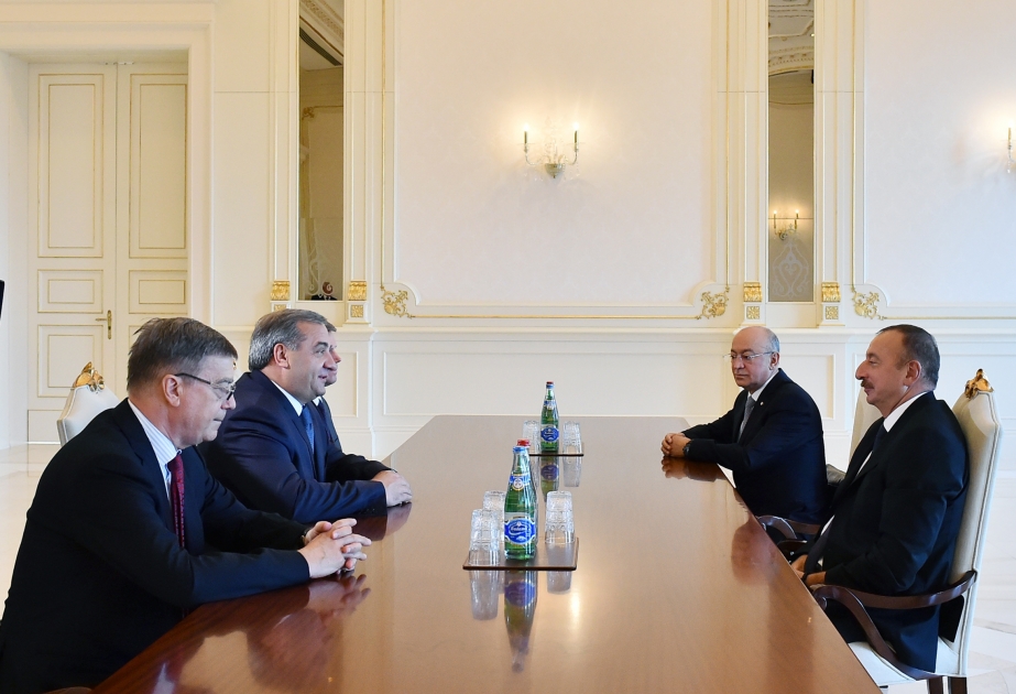 阿塞拜疆总统接见俄罗斯民防、紧急情况和消除自然灾害后果部部长