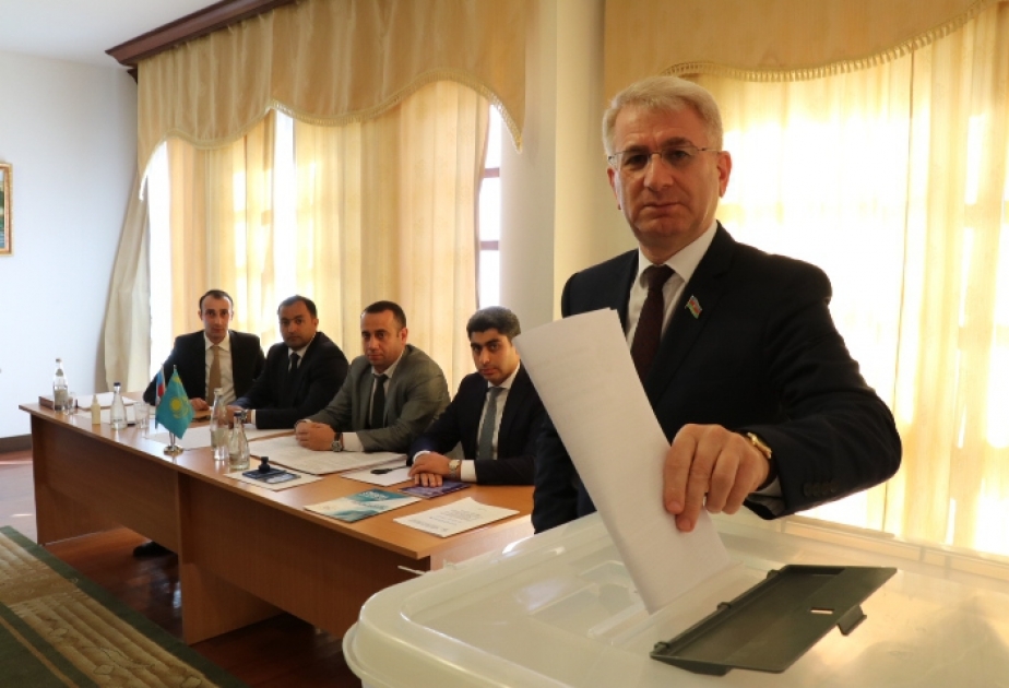Milli Məclisin deputatı Astanada səs verib