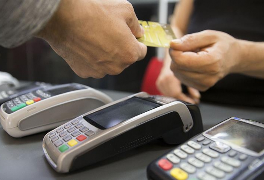 İran bankları kredit kartından istifadəyə başlayıb