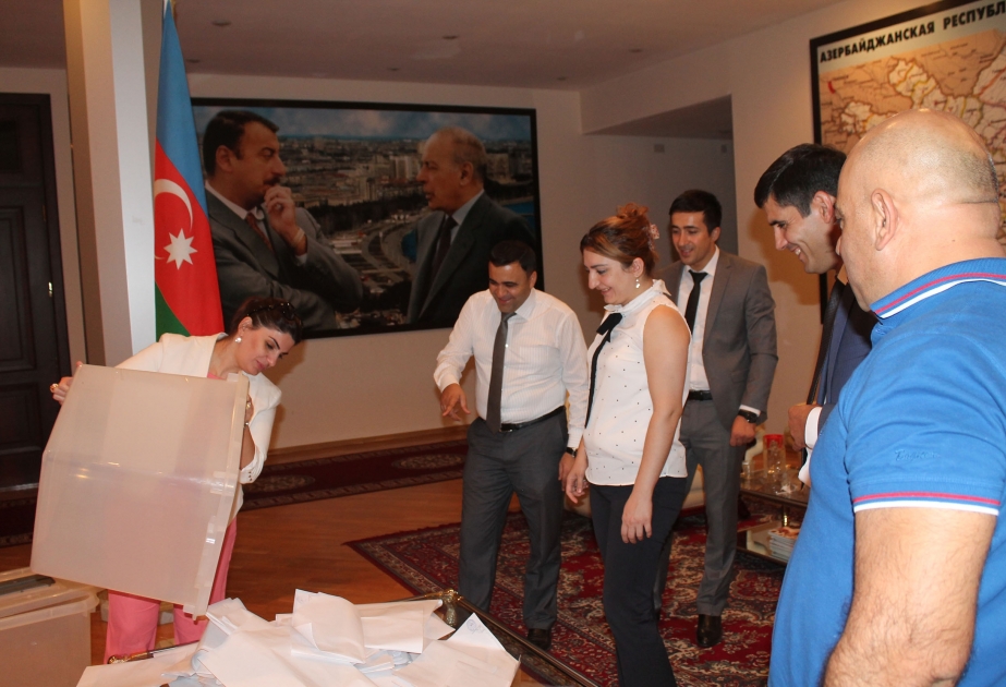 93% of Azerbaijani citizens vote in Uzbekistan