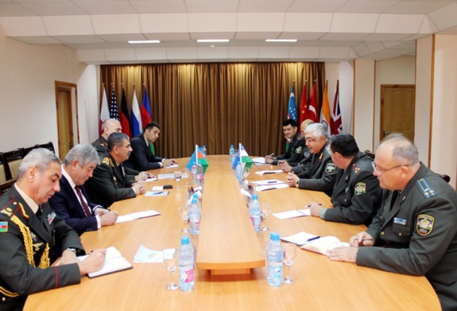Aserbaidschan-Usbekistan diskutieren über militärische Zusammenarbeit