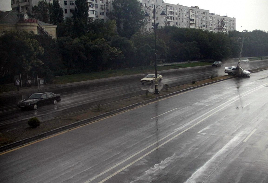 Yağışlı hava şəraiti ilə əlaqədar ötən gün Bakıda 22 yol-nəqliyyat hadisəsi baş verib
