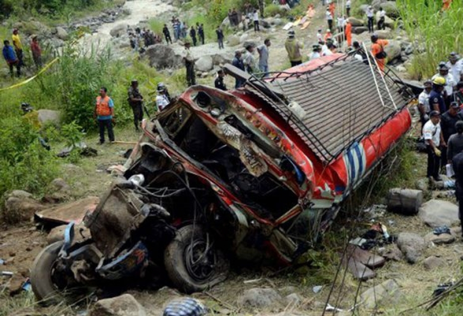 Hindistanda avtobusun dərəyə aşması nəticəsində azı 22 nəfər ölüb