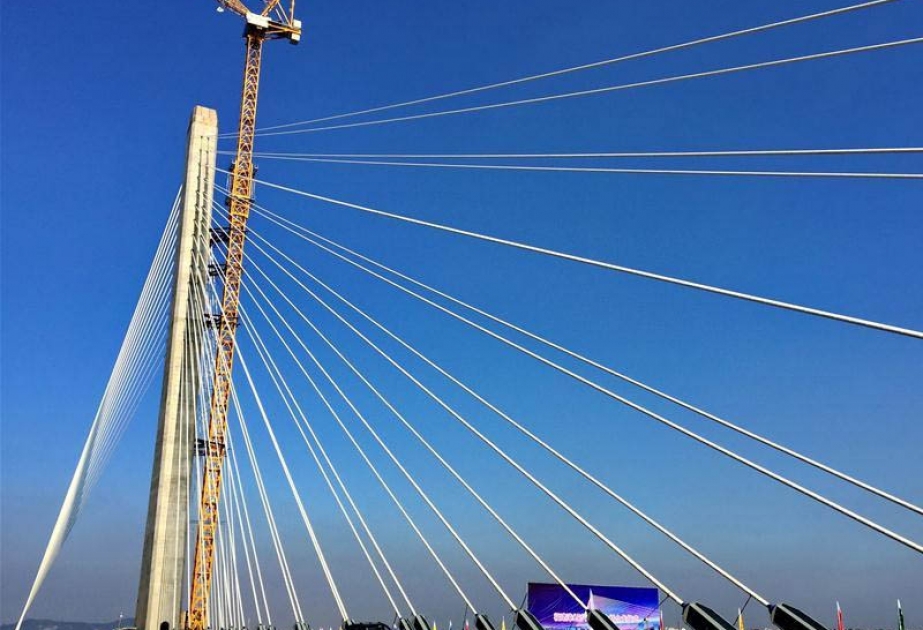 В Китае завершен монтаж самого широкого вантового моста с односторонним пилоном в мире