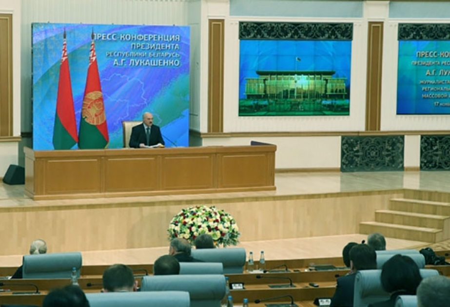 Aleksandr Lukaşenko xarici biznesmenləri Belarusda işləməyə dəvət edir, lakin qaydalara riayət etməyə çağırır
