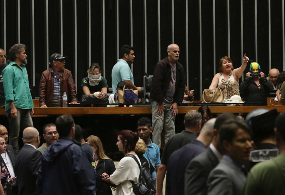 40 Aktivisten besetzen brasilianisches Parlament