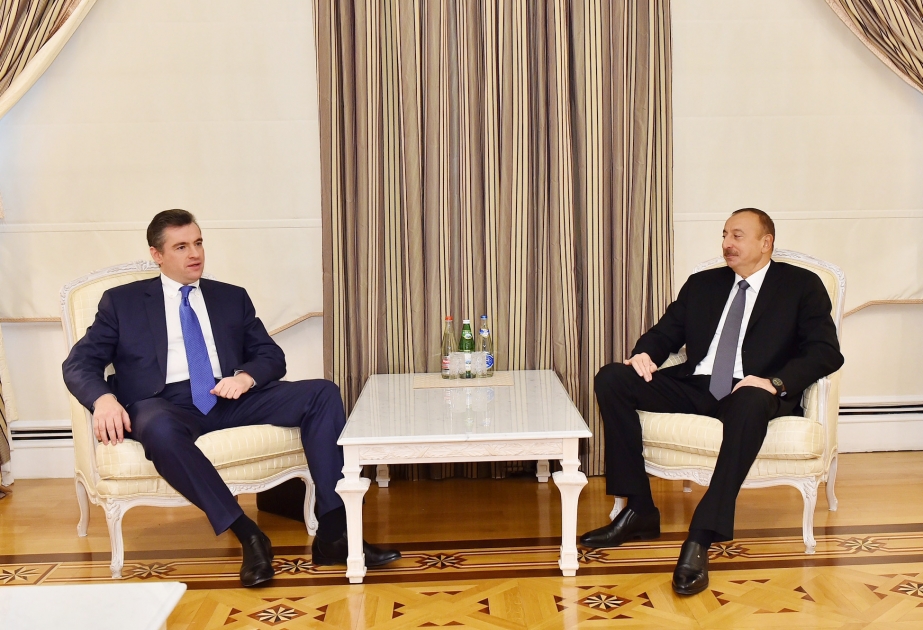 Präsident Ilham Aliyev empfängt Vorsitzenden des Staatsduma-Ausschusses für internationale Angelegenheiten von Russland VIDEO
