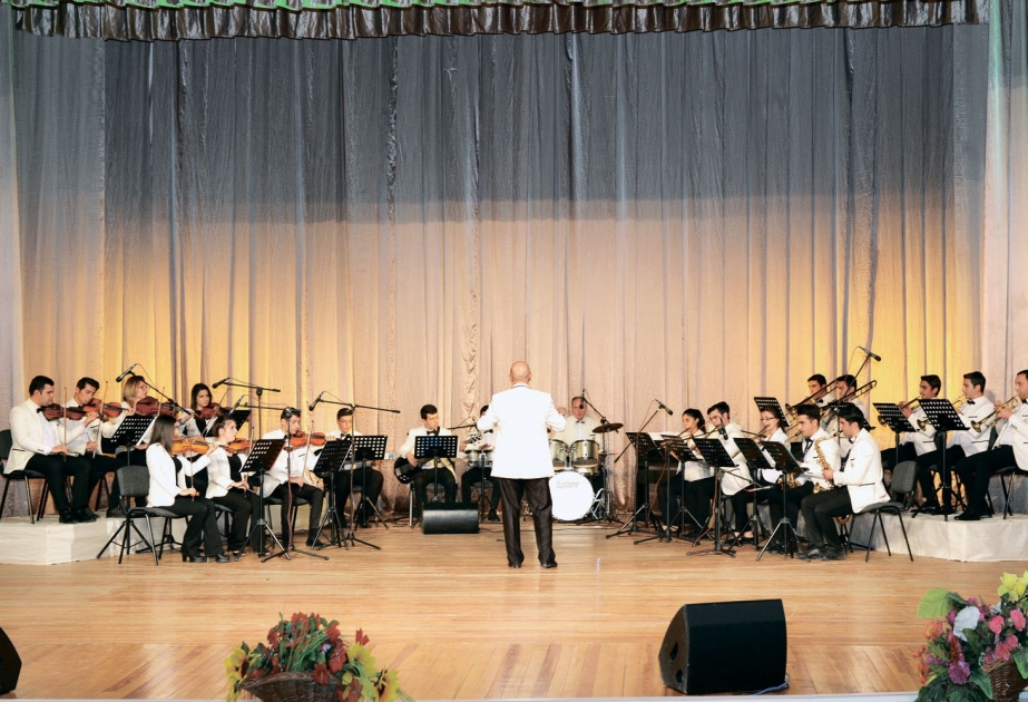Naxçıvan Dövlət Filarmoniyasının Estrada Orkestrinin hesabat konserti olub