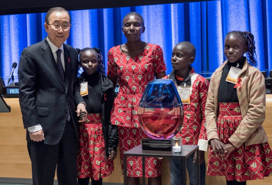 Пан Ги Мун удостоен премии ЮНЭЙДС за лидерство в борьбе с эпидемией ВИЧ