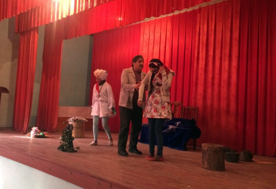 Lənkəran teatrı Astara məktəblilərinə “Dəcəl keçi” tamaşasını təqdim edib