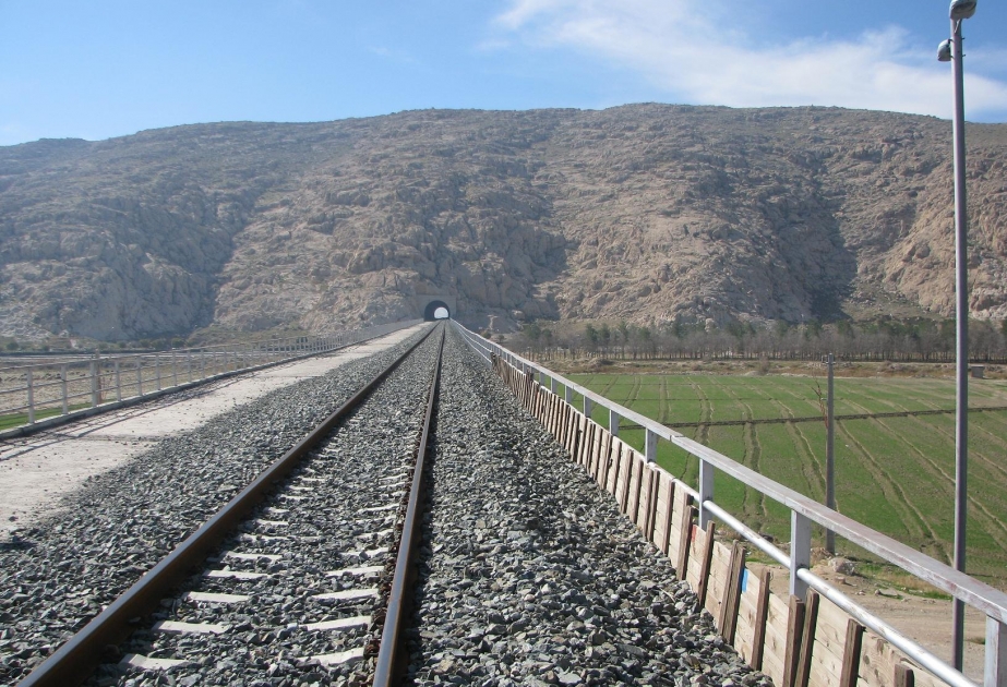 جسر السكك الحديدة في إيران في 