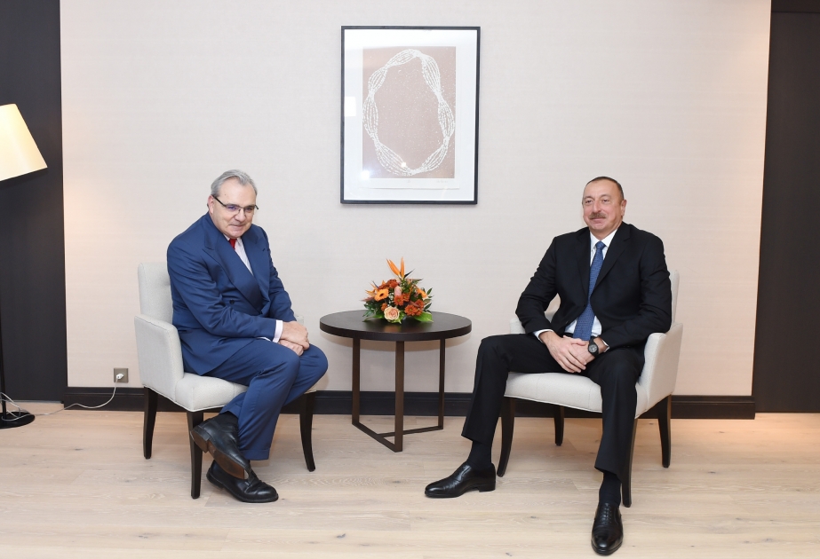 Aserbaidschans Präsident Ilham Aliyev trifft sich mit Geschäftsführer von 