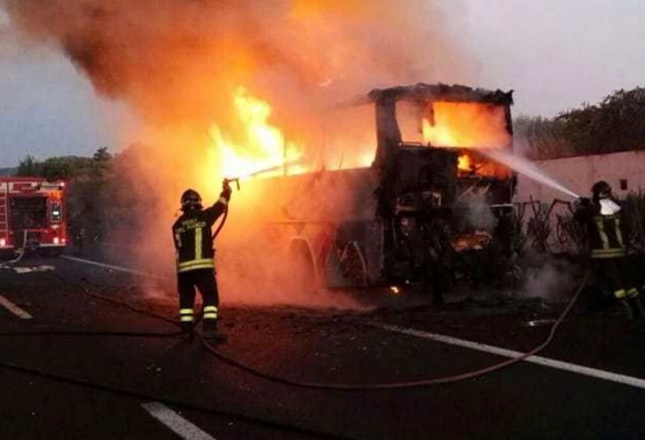 İtaliyada avtobus qəzası: 16 nəfər ölüb, 36 nəfər yaralanıb VİDEO